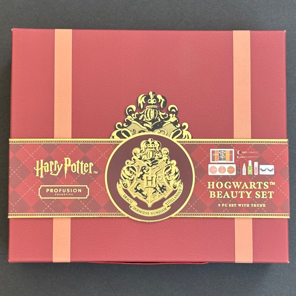 Harry Potter Profusion Cosmetics Hogwarts Beauty Set 9-Piece Collection Trunk